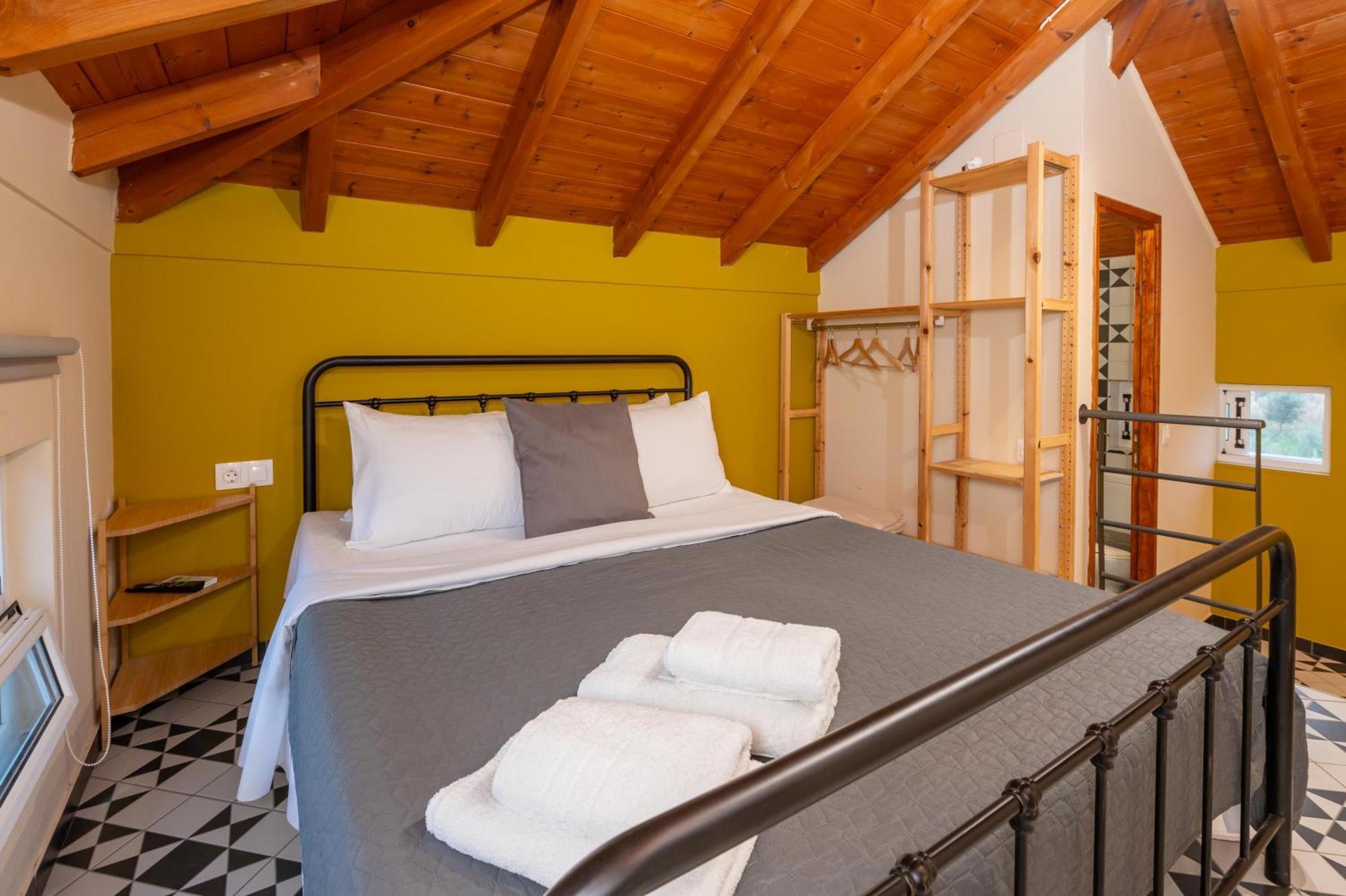 Spedion Villa - Near To Sea Villas With Heated Swimming Pool Gythio Room photo